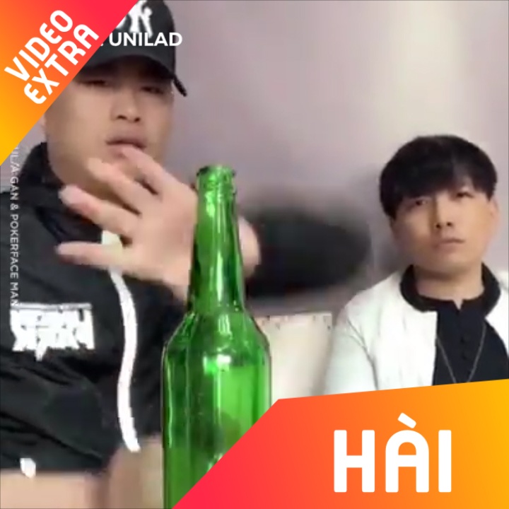 Bi ven man ao thuat, anh chang 'dap' chai thuy tinh vao dau ban hinh anh