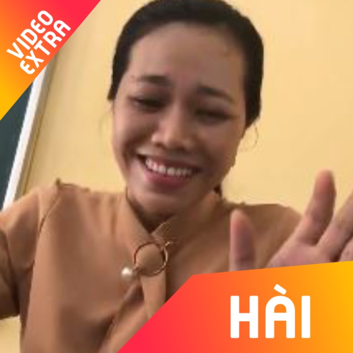 Co giao hai huoc nhac nho hoc sinh su dung dien thoai hinh anh