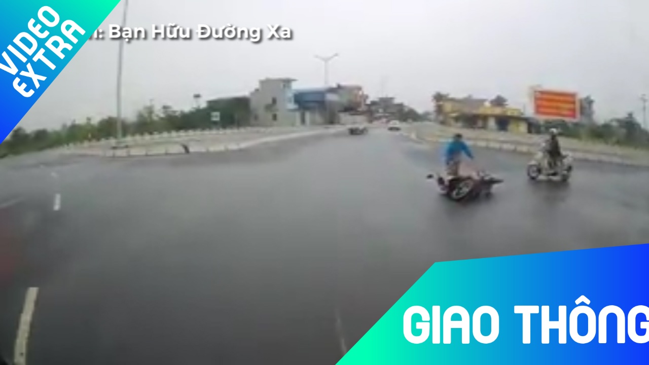 Phanh gap, nguoi phu nu suyt chet duoi gam xe oto hinh anh