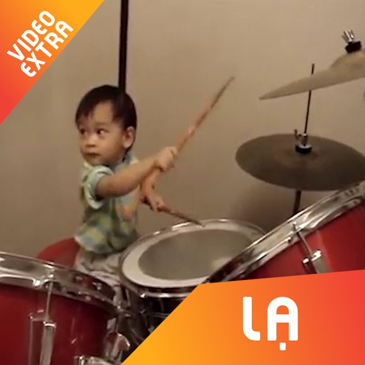 Be 1 tuoi gay bat ngo khi biet danh dan trong chuyen nghiep hinh anh