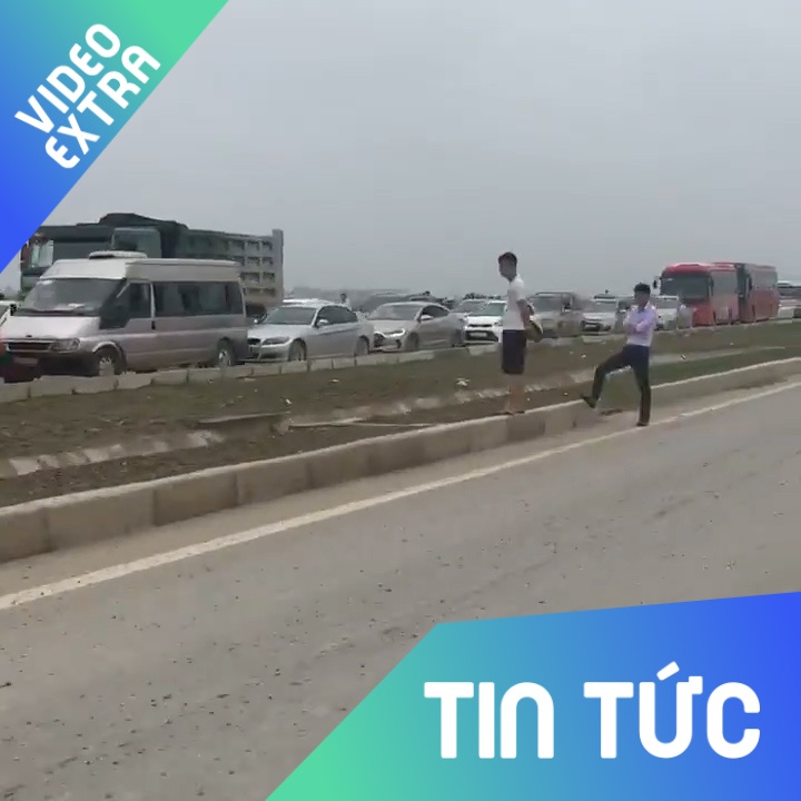 Khach du lich do don ve Cat Ba khien ben pha Got 'vo tran' hinh anh