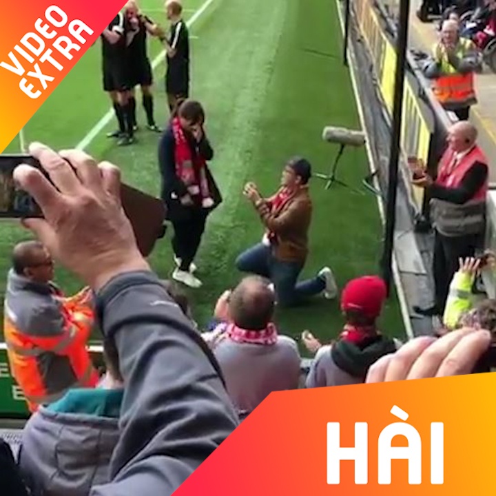 Man cau hon gay bat ngo cua fan Liverpool hinh anh