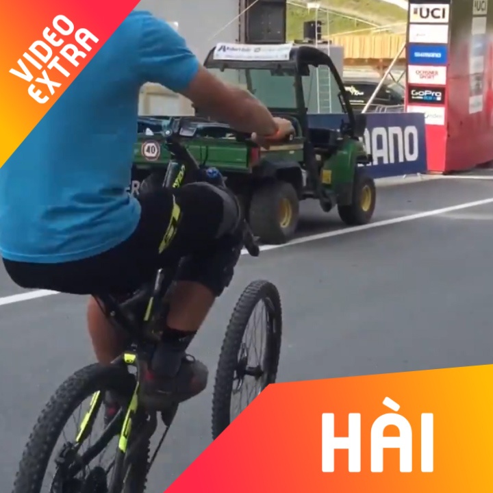 Nhung tinh huong dap xe mot banh hinh anh