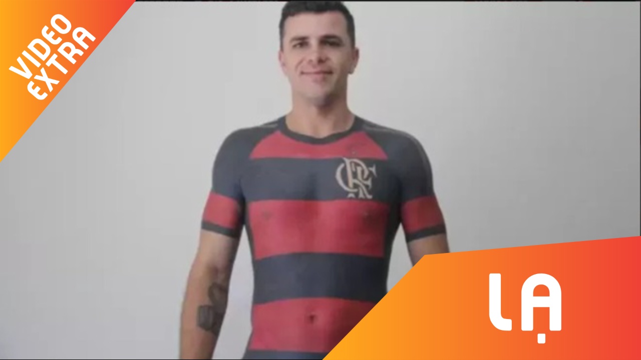 Chang trai Brazil xam kin nguoi hinh ao dau cua doi bong yeu thich hinh anh