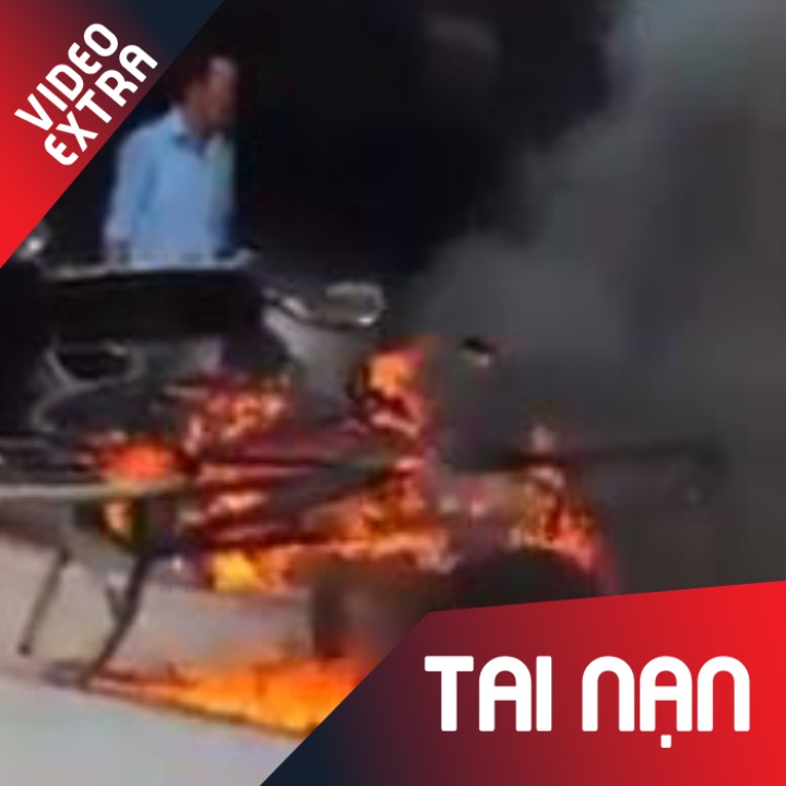 Dot xe keo vi dau truoc nha hinh anh