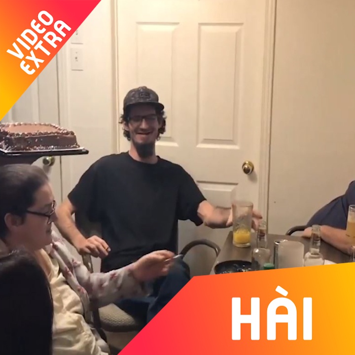 Nhung pha mung sinh nhat bat ngo khien kho chu do khoc do cuoi hinh anh