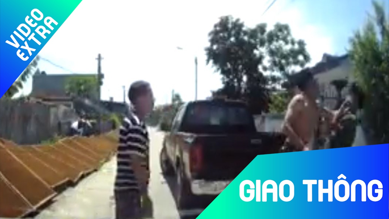 Chu xe ban tai hanh hung nguoi khi bi nhac nho do xe sai cho hinh anh