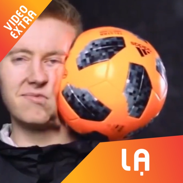 Khoanh khac kho tin khi sut thang qua bong vao mat nguoi hinh anh