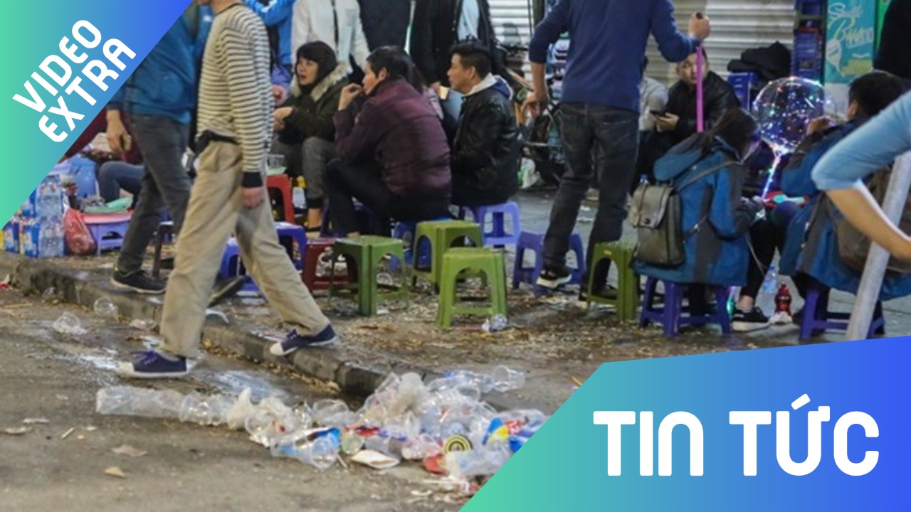 Sau ky nghi le, cac tu diem vui choi ngap trong 'bien rac' hinh anh