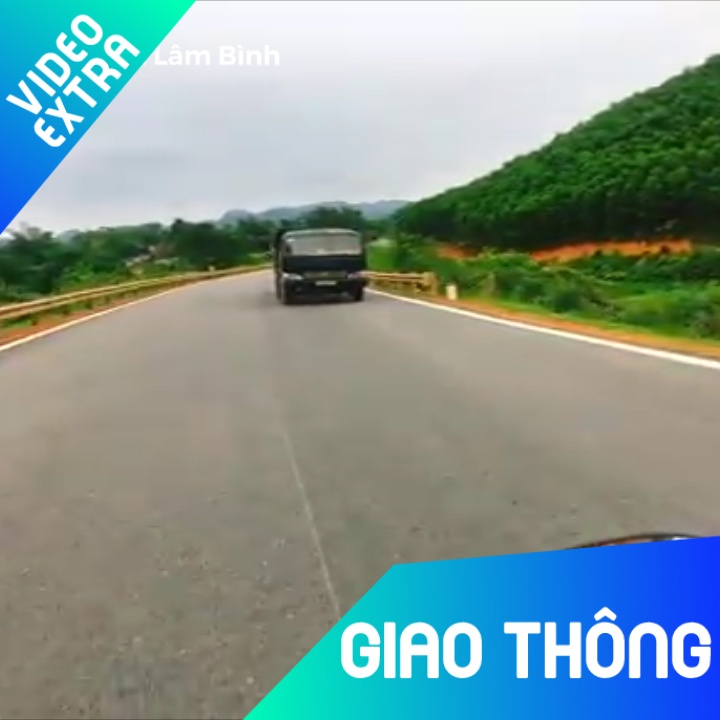 Tai xe dieu khien oto chay nguoc tren duong hinh anh