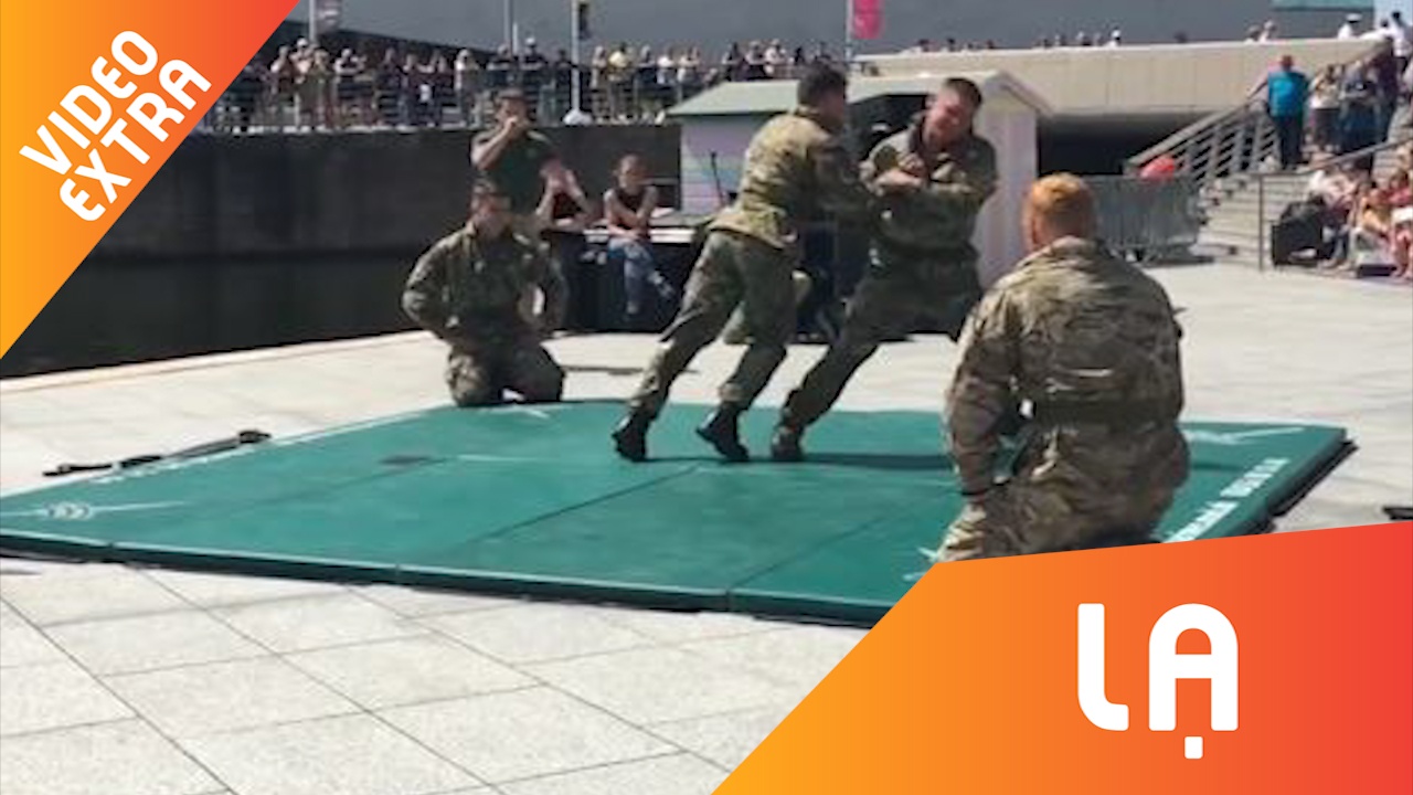 Dau tap man nhan cua Hai quan Hoang gia Anh hinh anh