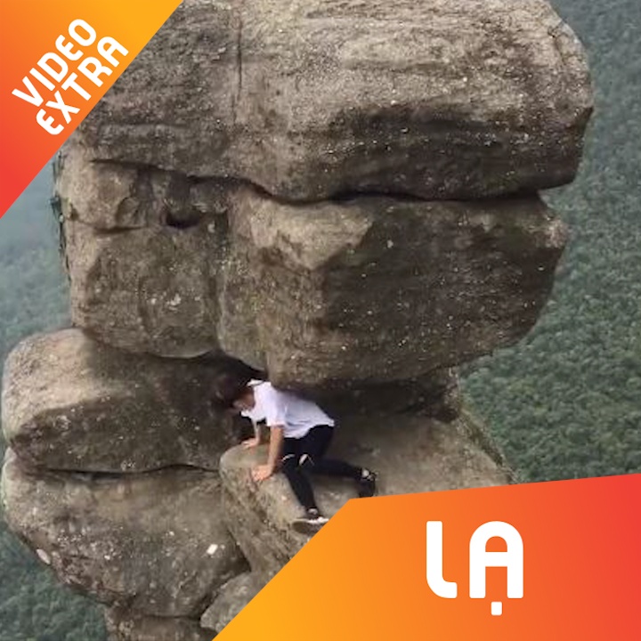 Nhom ban tre leo len vach nui cheo leo chup anh gay tranh cai hinh anh