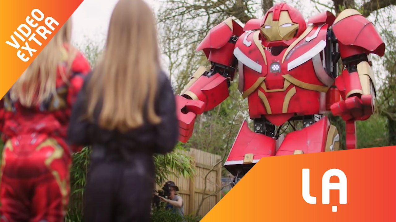 Hai thanh nien tu che Hulkbuster vi qua ham mo Iron Man hinh anh