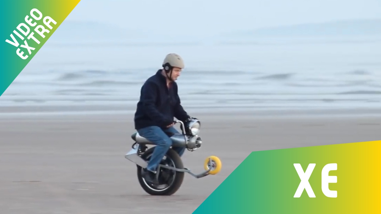 Xe ca nhan mot banh tu can bang voi hinh dang ky di hinh anh