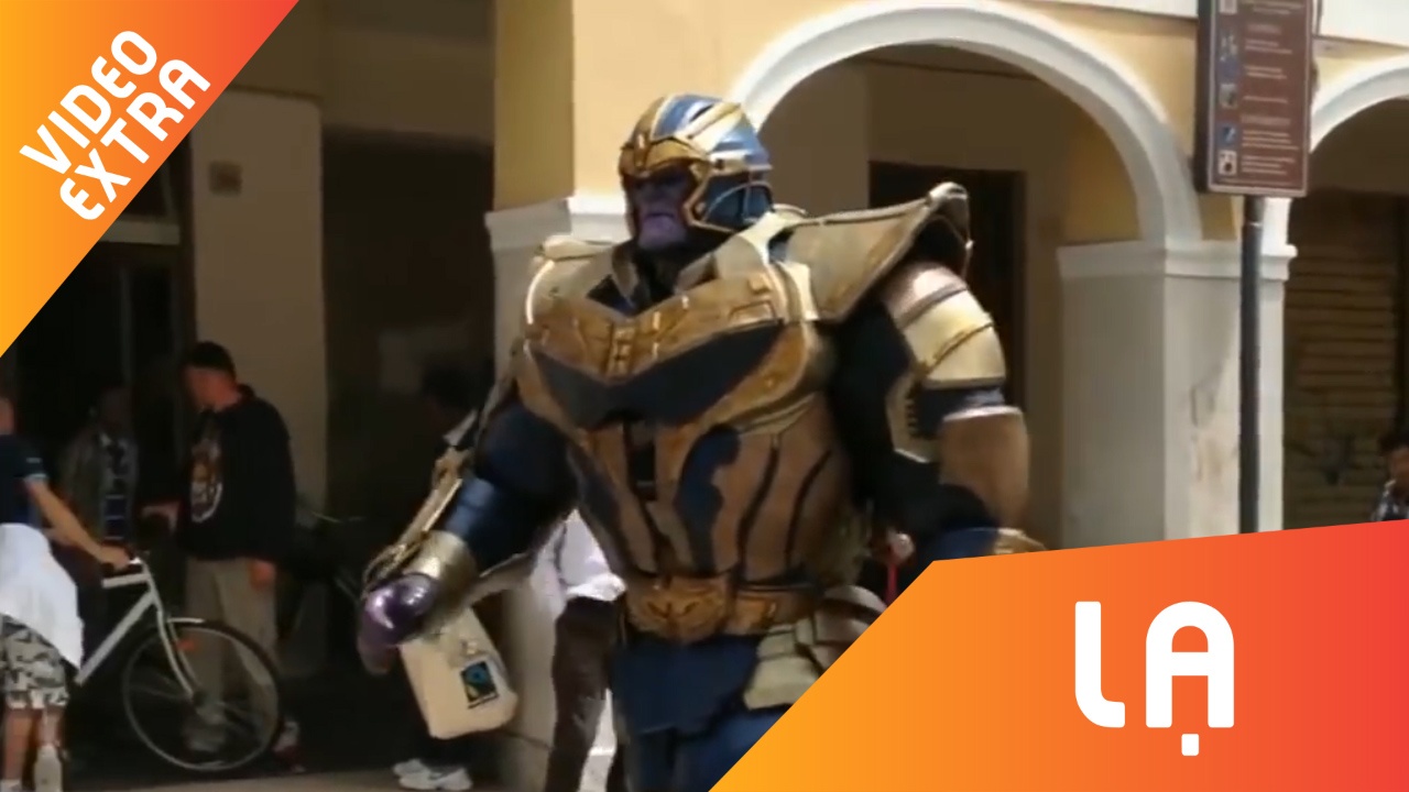 'Trum cuoi' Avengers - Thanos thong dong di bo tren pho hinh anh