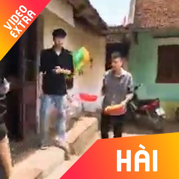 Thanh nien cam hai ro vay rau song dieu luyen hinh anh