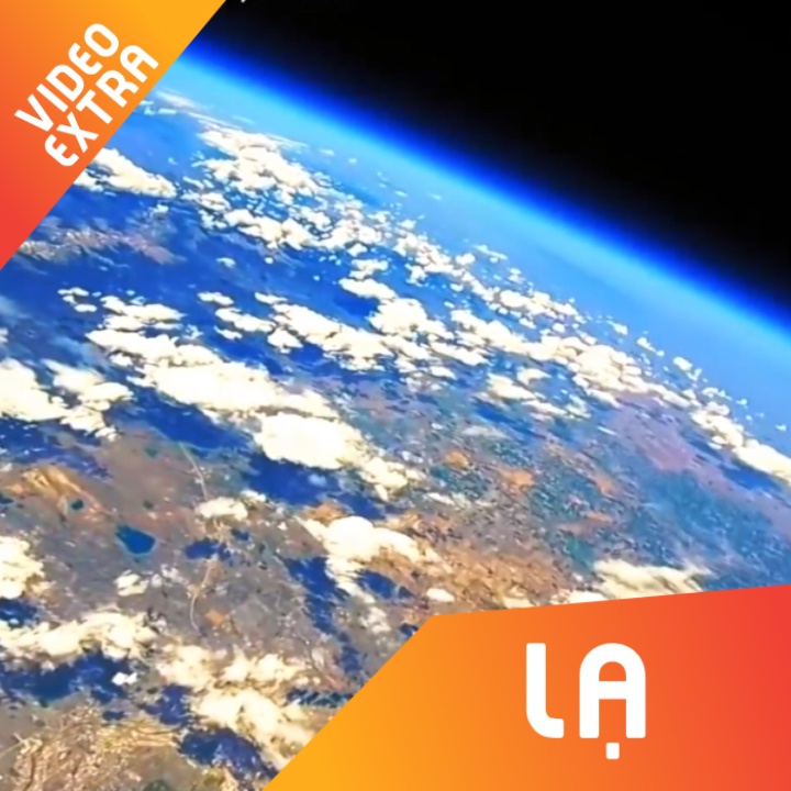 Bong bong bay cao hon 32 km dem GoPro len quay toan canh Trai Dat hinh anh