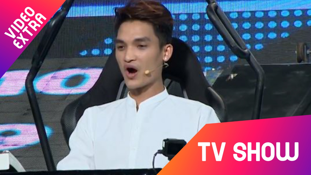 Mac Van Khoa co gang tra loi khi Hari Won la nguoi doc cau hoi hinh anh