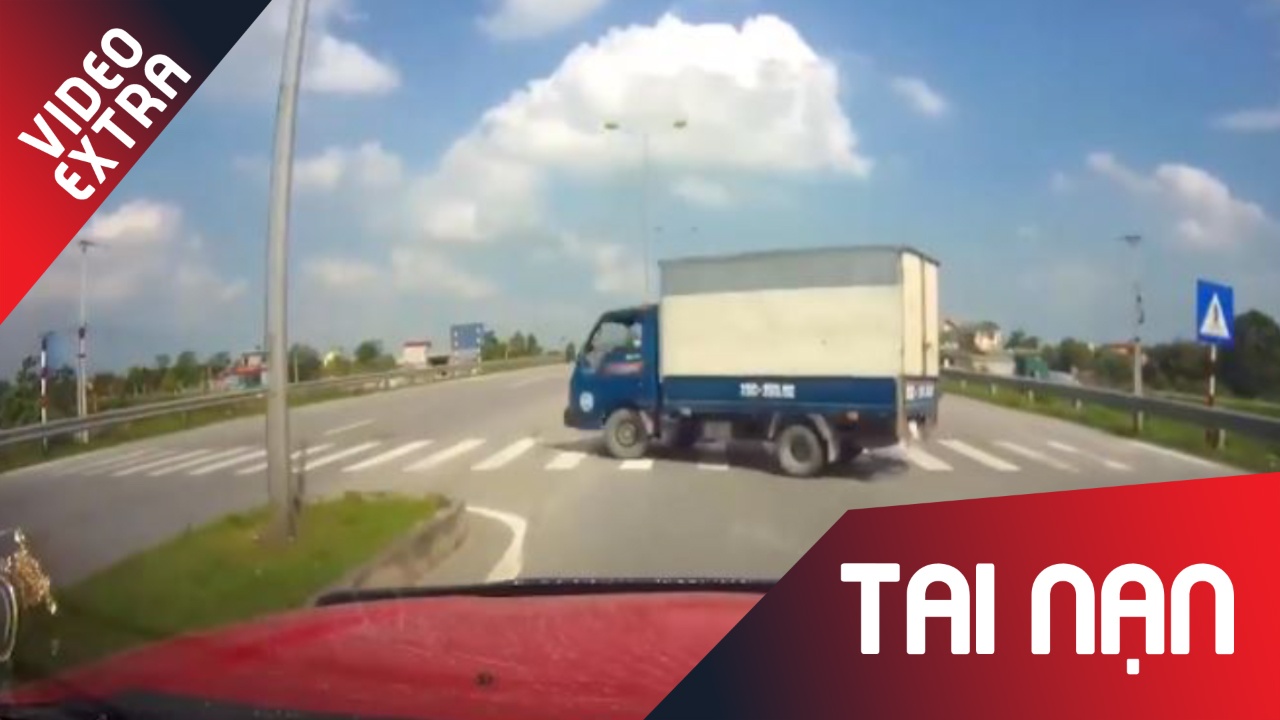 Xe tai re bat ngo, suyt gay tai nan giao thong hinh anh