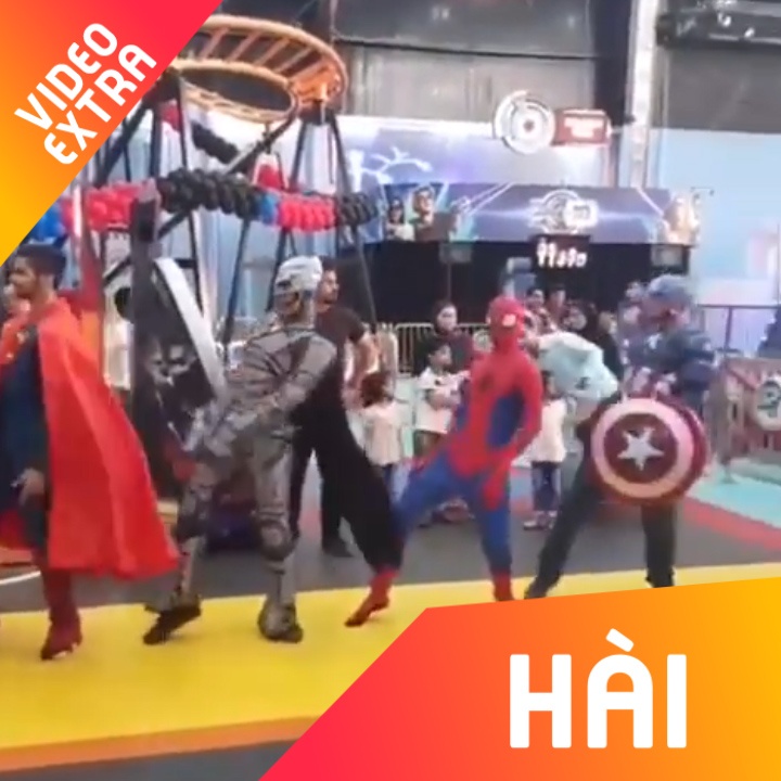 Khi Nguoi Nhen, Nguoi Doi the hien kha nang nhay nhot hai huoc hinh anh