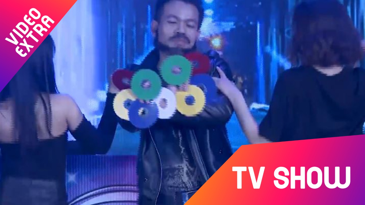 Xuat hien 'thanh dia' gay nao loan san khau Ao thuat sieu pham hinh anh