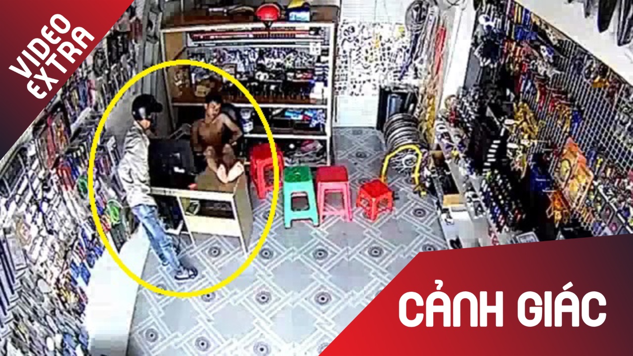 Ngu say, nguoi dan ong bi trom vao cua hang cuom dien thoai hinh anh