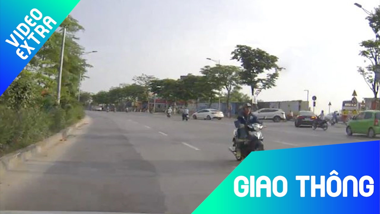 Xe may ngang nhien di nguoc chieu, gay nguy hiem hinh anh