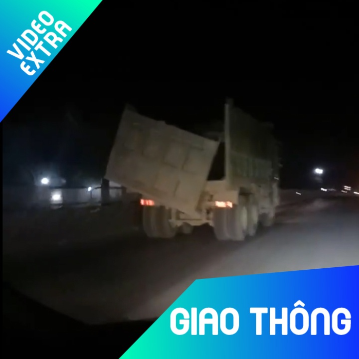 Xe cho dat hu nap thung sau van chay tren duong mot cach nguy hiem hinh anh