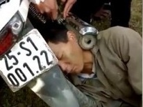 Nguoi dan ong ket dau vao ong po va nhung video duong pho tuan qua hinh anh