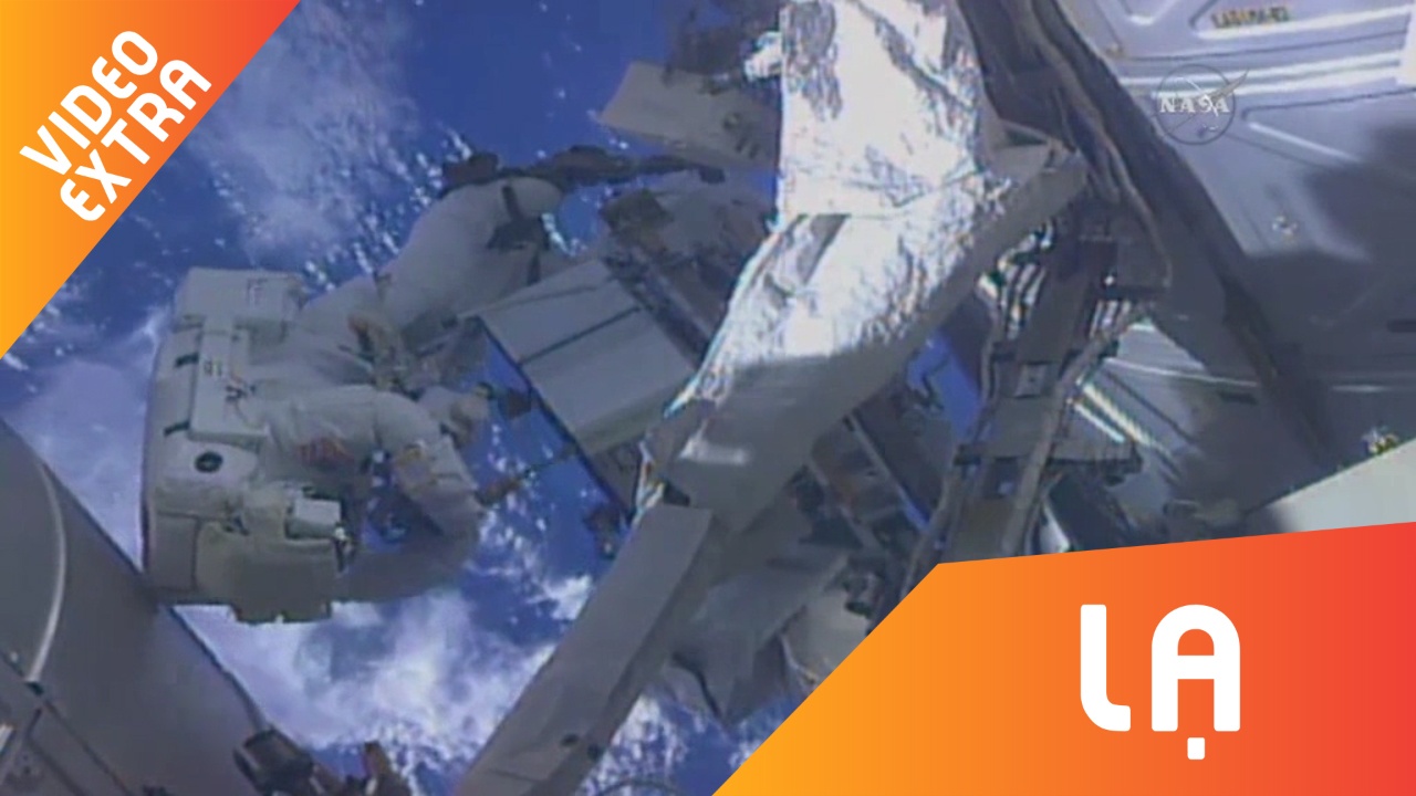 Su co hy huu, quen mang the nho ghi hinh khi di bo ngoai khong gian hinh anh