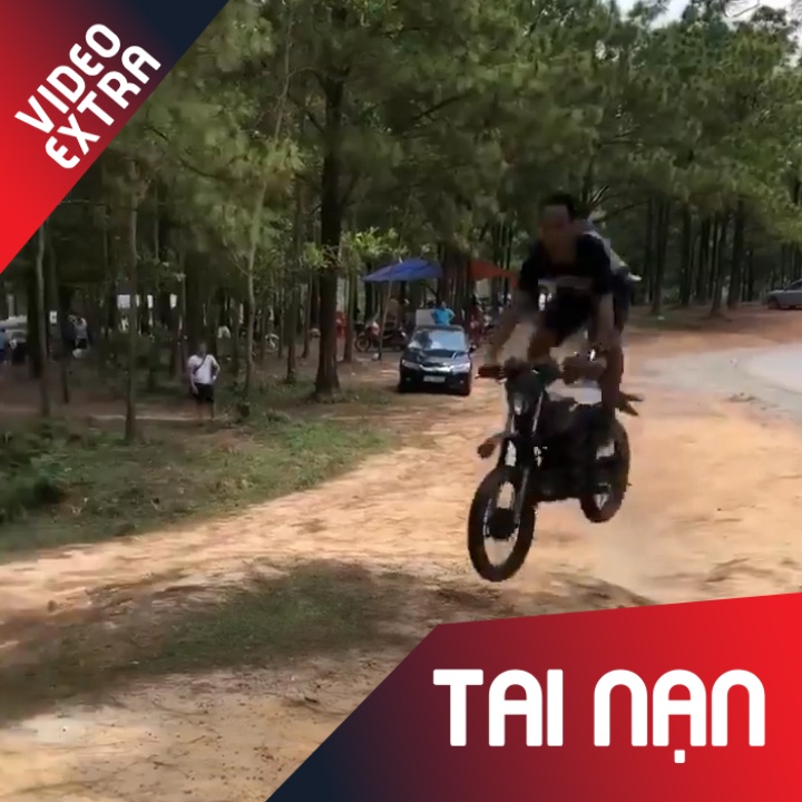 Bieu dien xe may, thanh nien bi nga sap mat hinh anh