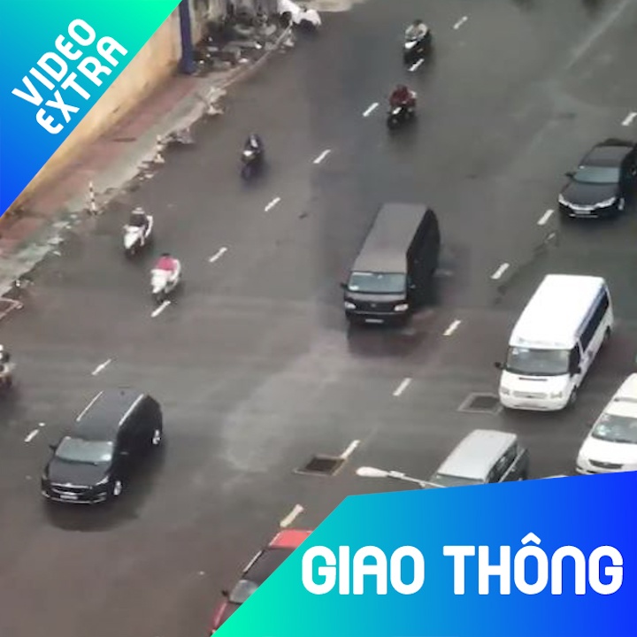Nhieu oto di chuyen lan lan, gianh duong gay un tac giao thong hinh anh