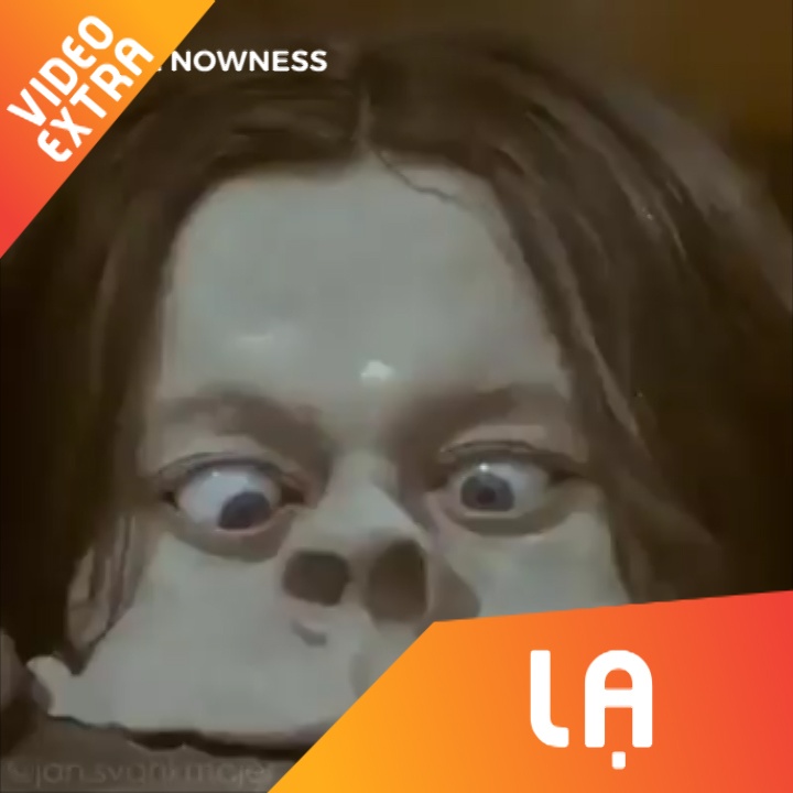 Phim nguoi dan ong co the an ca ban ghe va chen dia gay so hai hinh anh