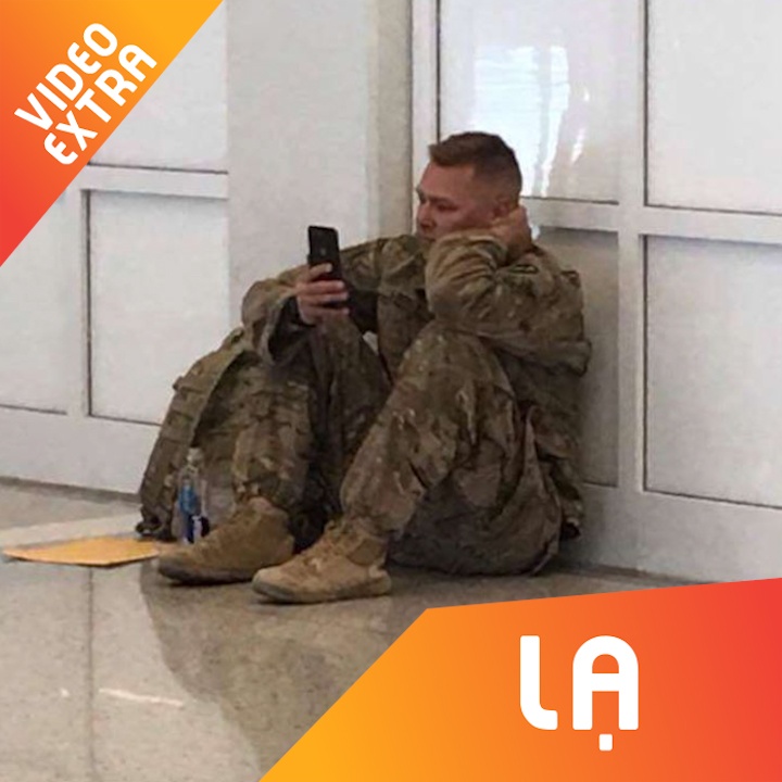 Cam dong nguoi linh lo may bay, xem vo ‘vuot can’ qua dien thoai hinh anh