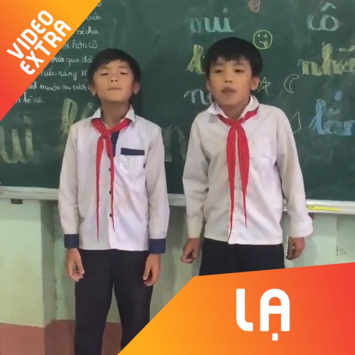 Hai hoc sinh tieu hoc hat rap 'Dung quen toi nhe' hinh anh