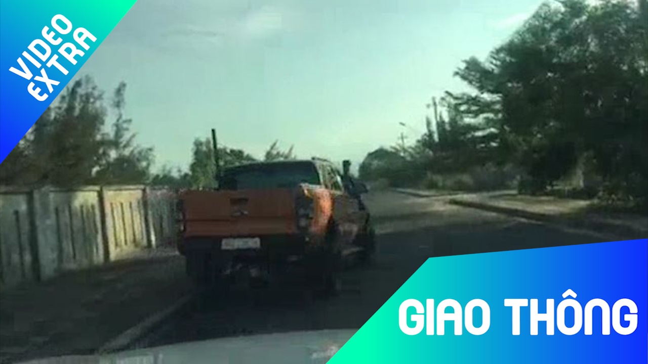 Chiec oto ban tai 'lam xiec' lai nua xe tren le hinh anh