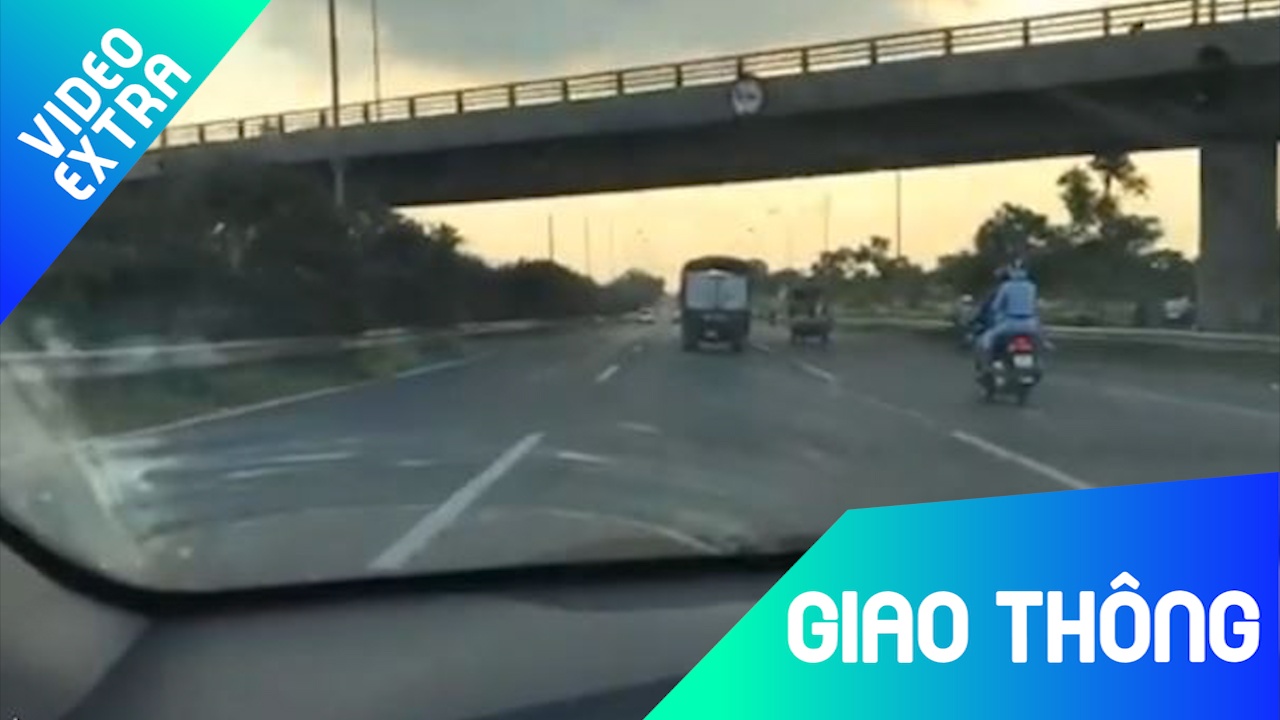 Xe may ngang nhien chay toc do cao vao cao toc hinh anh