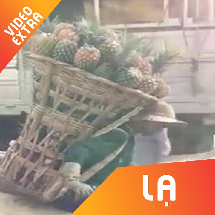 Nguoi dan ong 'phi thuong' tu ganh 130 kg thom di ban hinh anh