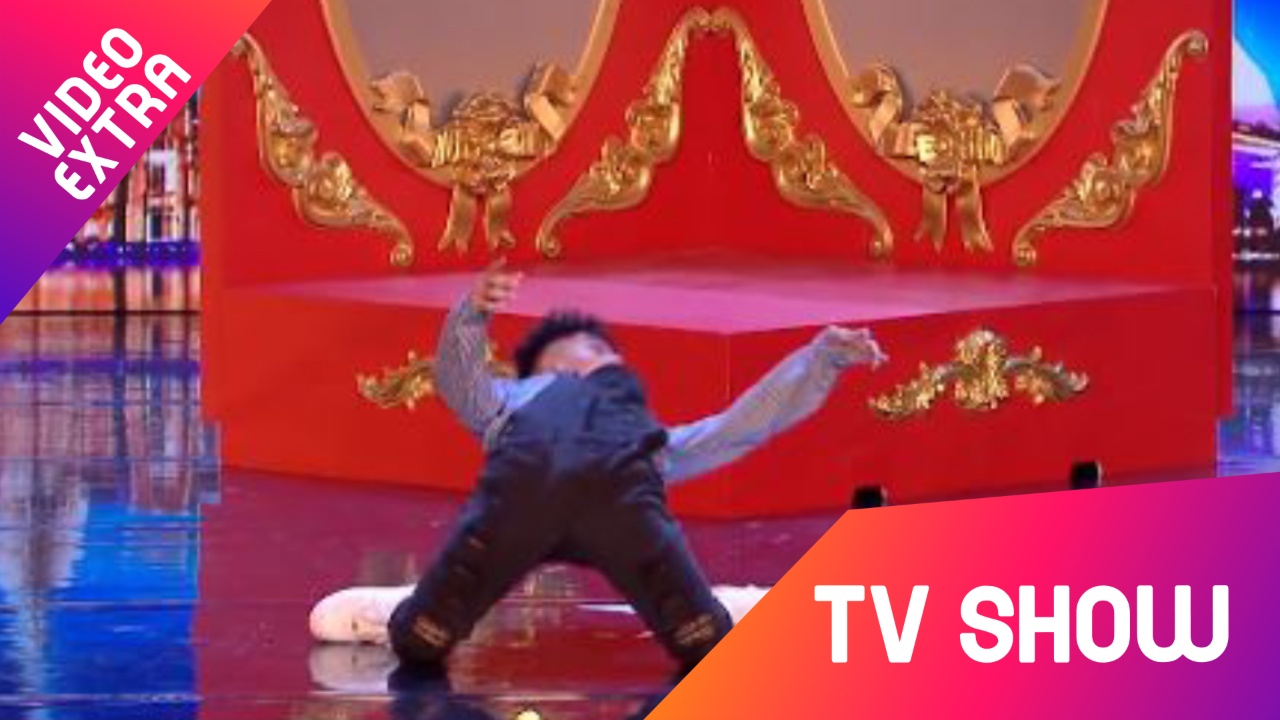 Chang trai hoa than bup be song khien Simon Cowell dung day vo tay hinh anh