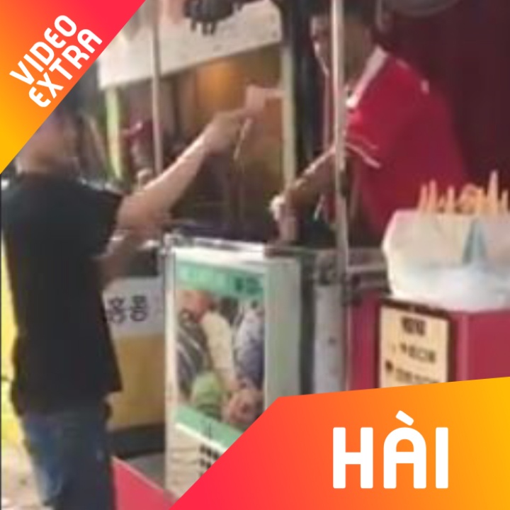 Chang trai 'choi kham' lai nguoi ban kem vi bi treu choc qua nhieu hinh anh