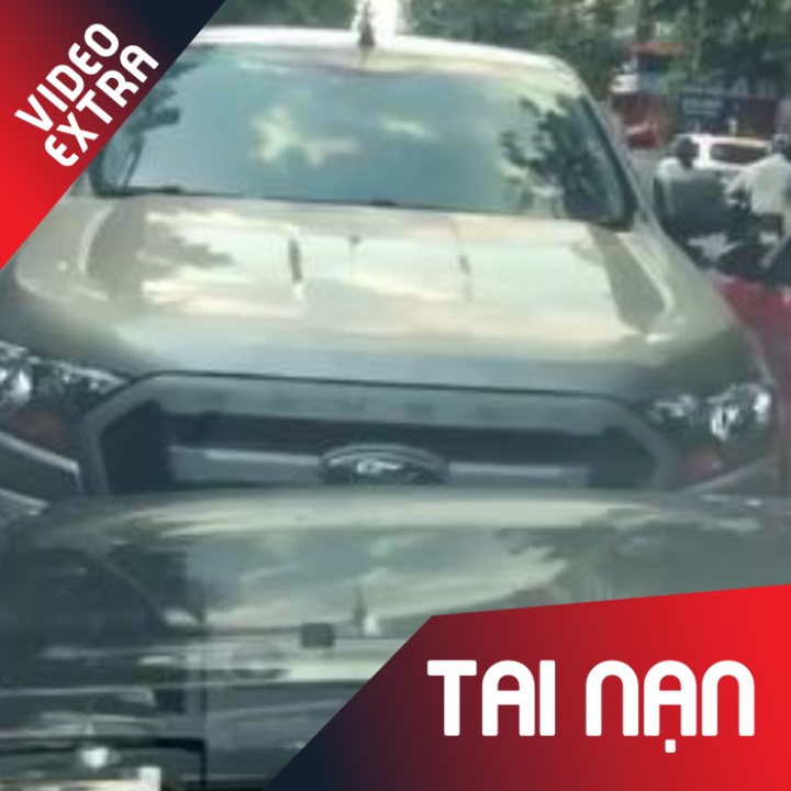 Oto ban tai di nguoc chieu 'thi gan' giua noi thanh hinh anh
