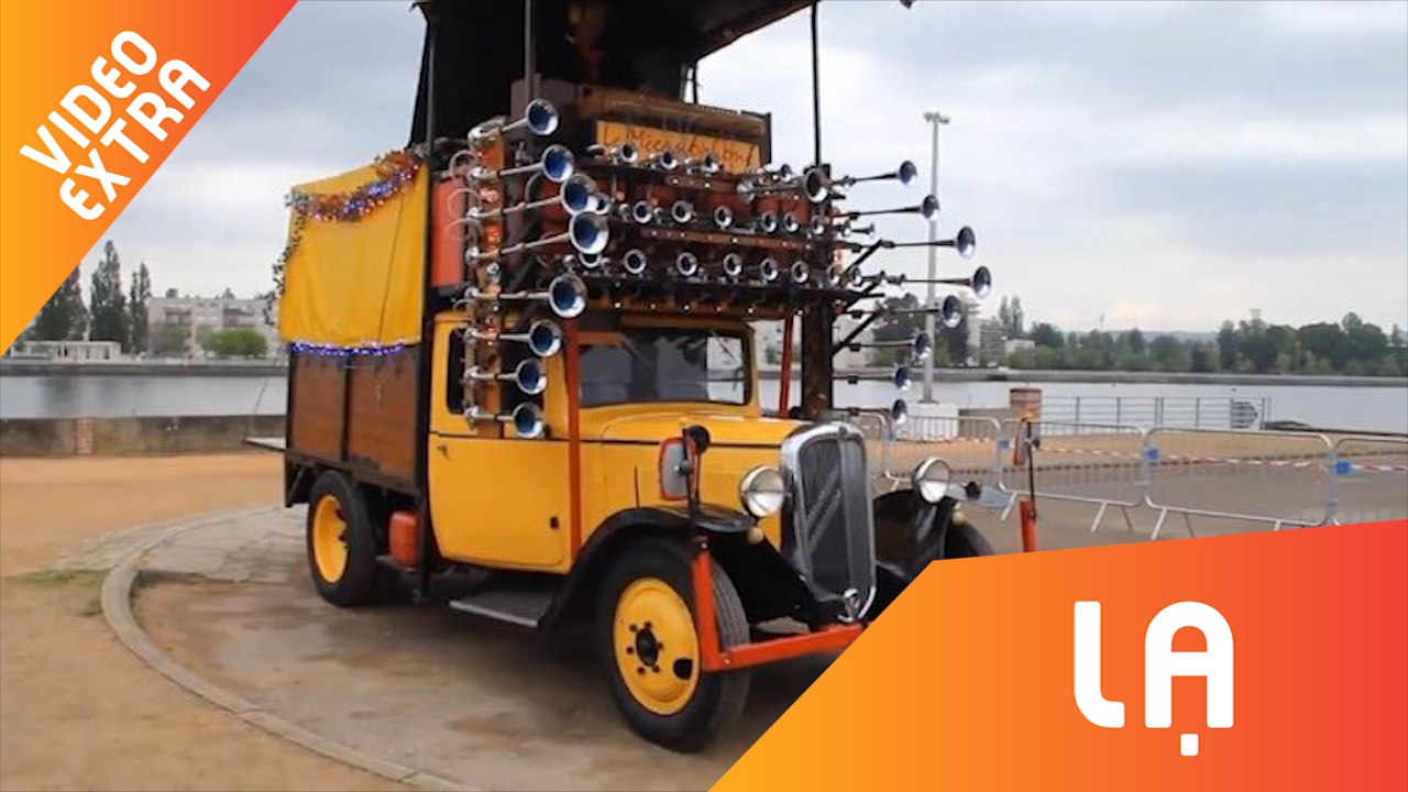 Chiec xe ky la phat ra nhac bang dong co hinh anh