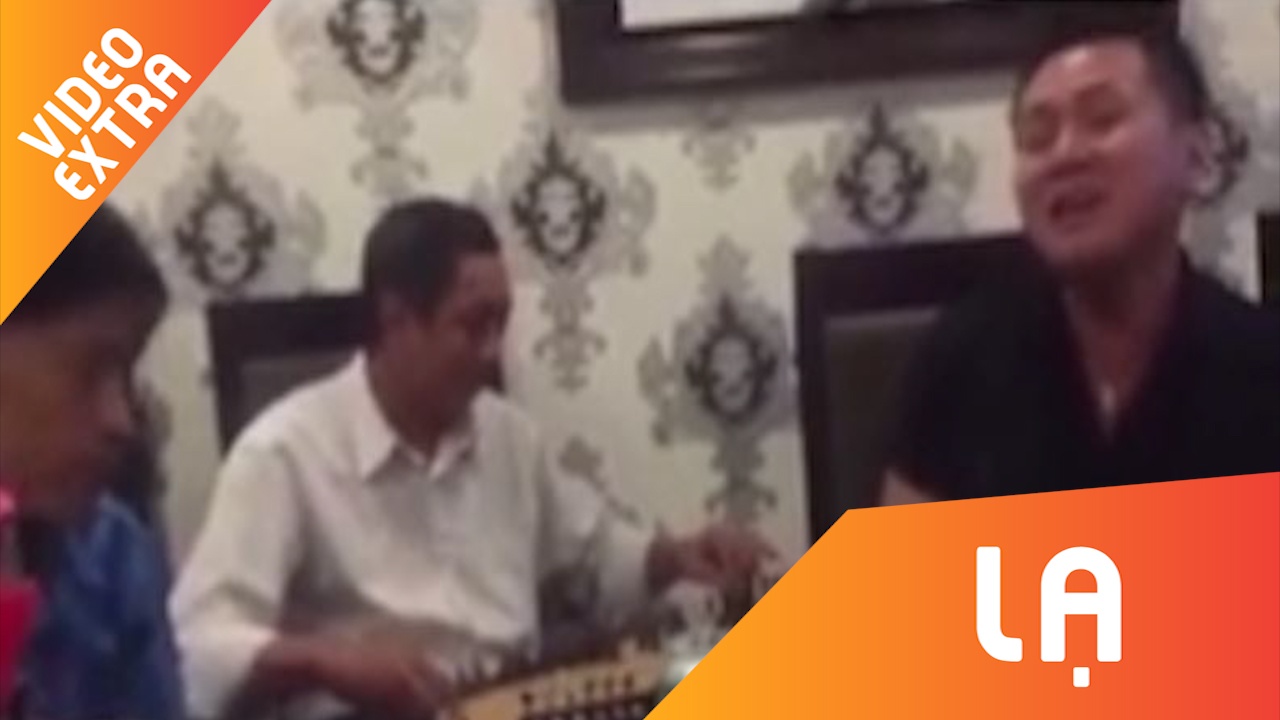 Nguoi dan ong hat 'Doi co Luu' giong nu cuc hay hinh anh