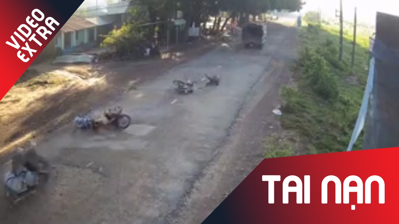 Thanh nien tong nguoi nhung chi kiem tra xe minh hinh anh