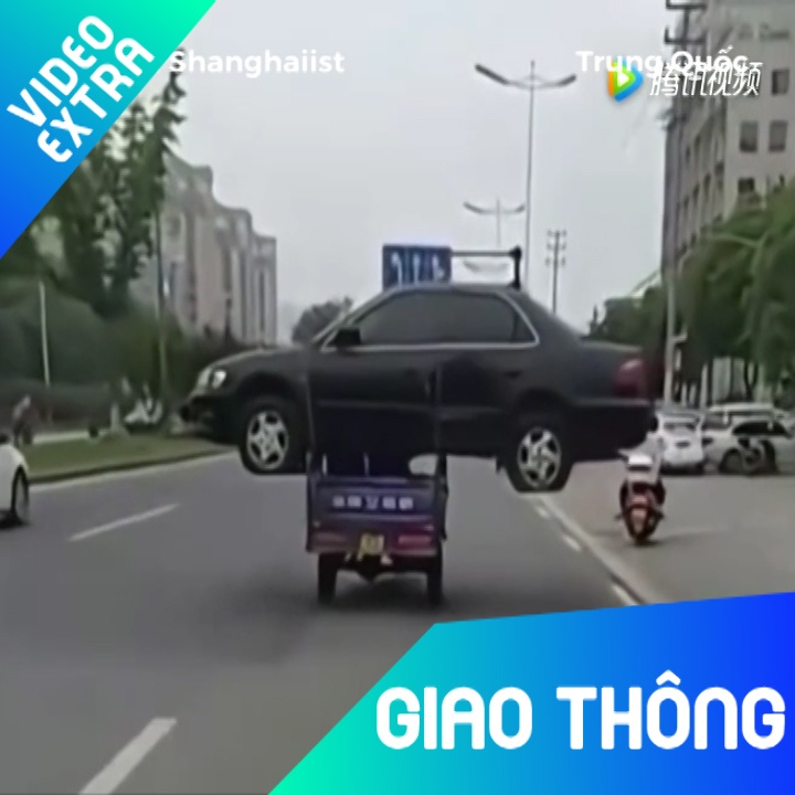 Cho oto bang xe ba gac, tai xe Trung Quoc bi phat 1.300 te hinh anh