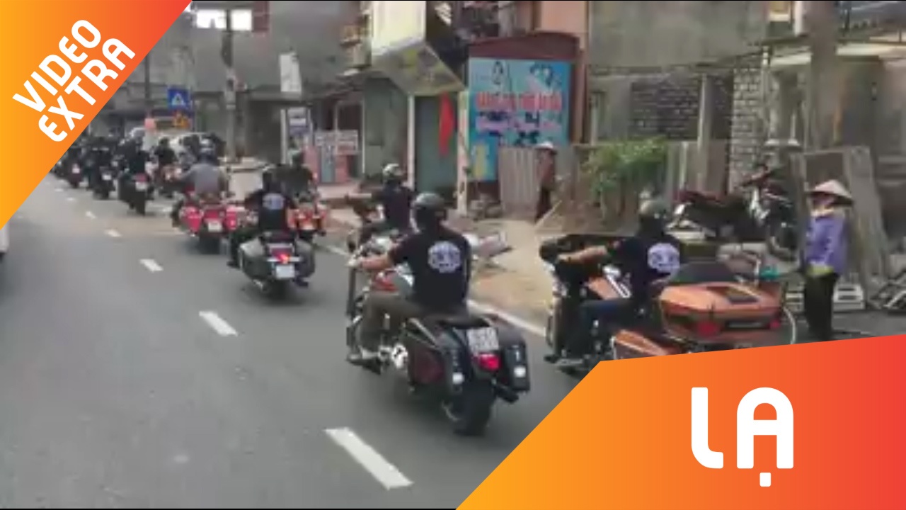 Doan xe phan khoi lon thap tung dam tang ngay hang thang loi hinh anh