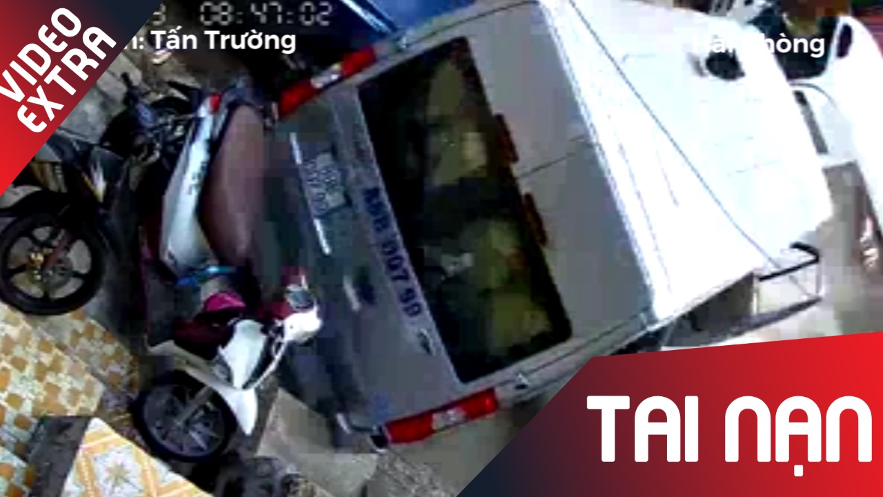 Xe khach mat phanh, dam lien tuc vao phuong tien ben duong hinh anh