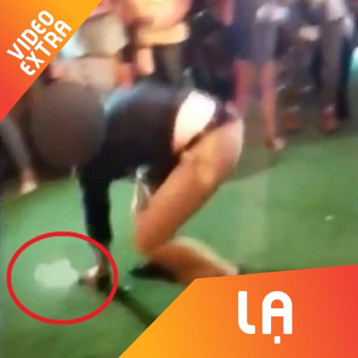 Nhan vien FBI roi sung, cuop co khi nhay trong quan bar hinh anh