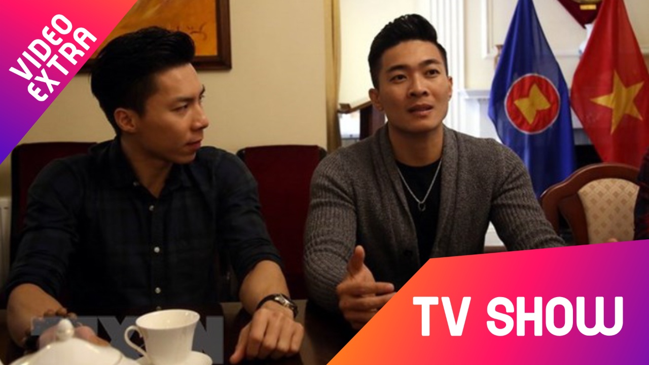 Quoc Co va Quoc Nghiep chia se cam xuc sau dem dien tai Anh hinh anh