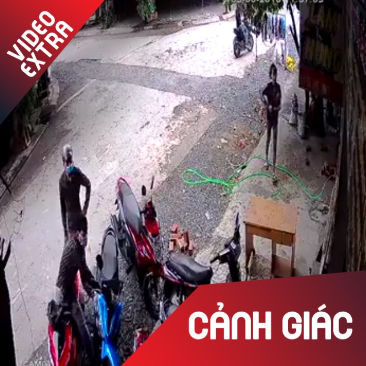 Bang trom be khoa xe giua ban ngay, ham doa nguoi dan hinh anh